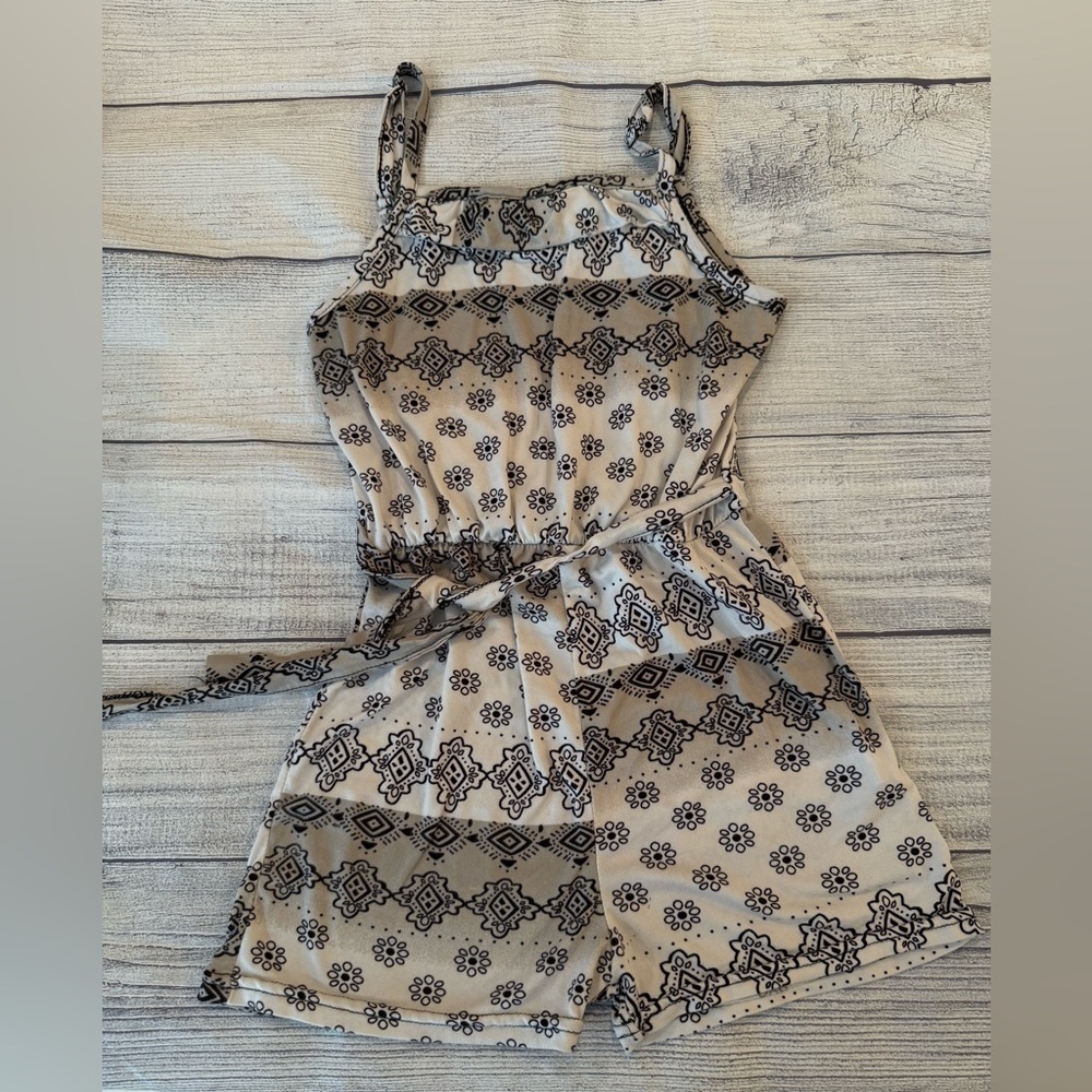 CONEY ISLAND Stylish Patterned romper/size 7-8